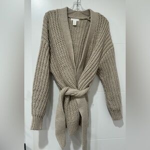 Knitted H&M sweater size M